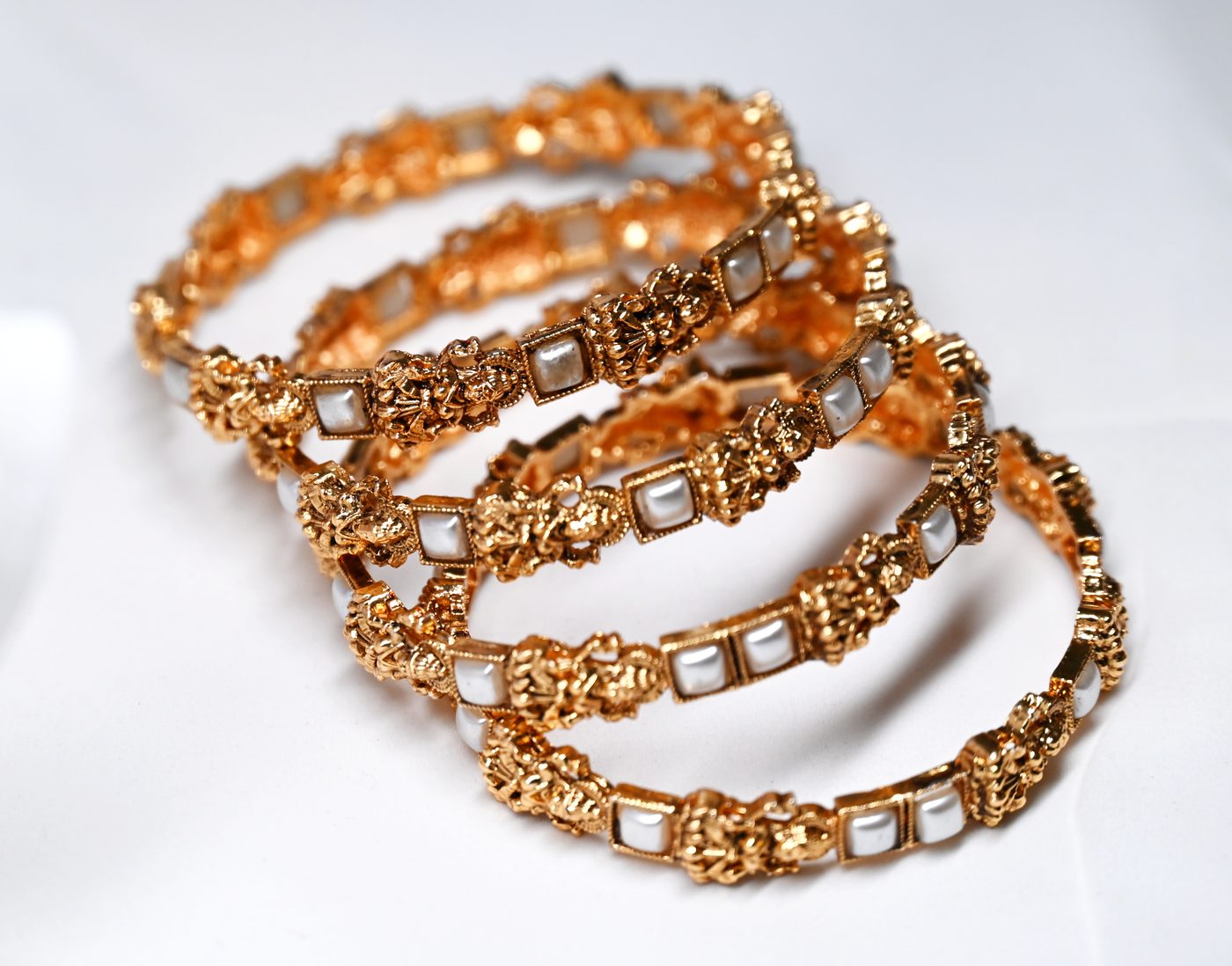 Suvorya pearl temple bangle set
